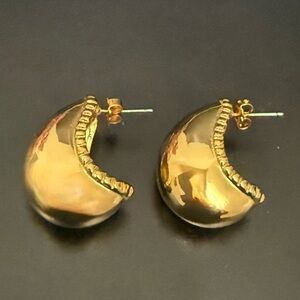 Unsigned Gold-tone Chunky Bean Drop Earrings 25.9g.